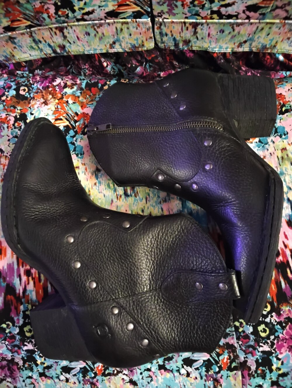 Born leather Black studded ankle cowboy boots 2 inch heels Women’s SZ 7.5 7 1/5
